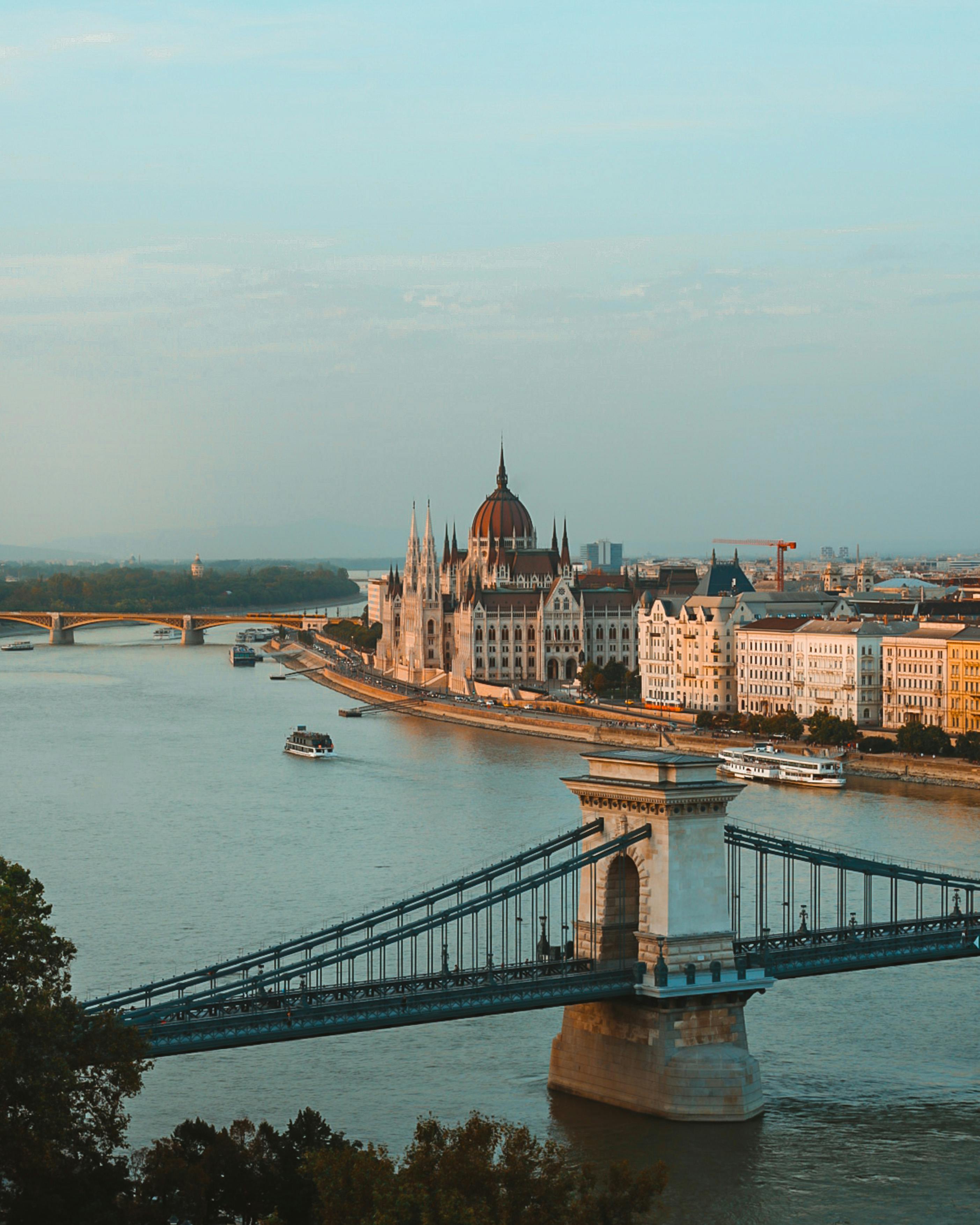 Die DonauTour: Fluß, Brücken & Menschen